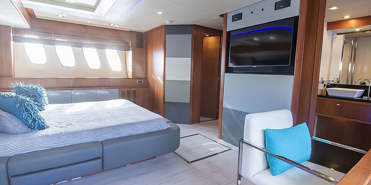 Продается моторная яхта Sunseeker 86 - мастер каюта